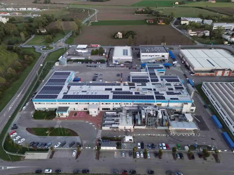 Fresenius HemoCare Italia installa oltre 2.000 metri quadrati di moduli fotovoltaici nel modenese